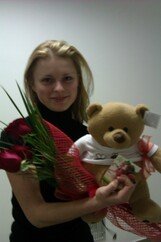 Delivery of products 3 Red roses in with Small Teddy Bear (356)